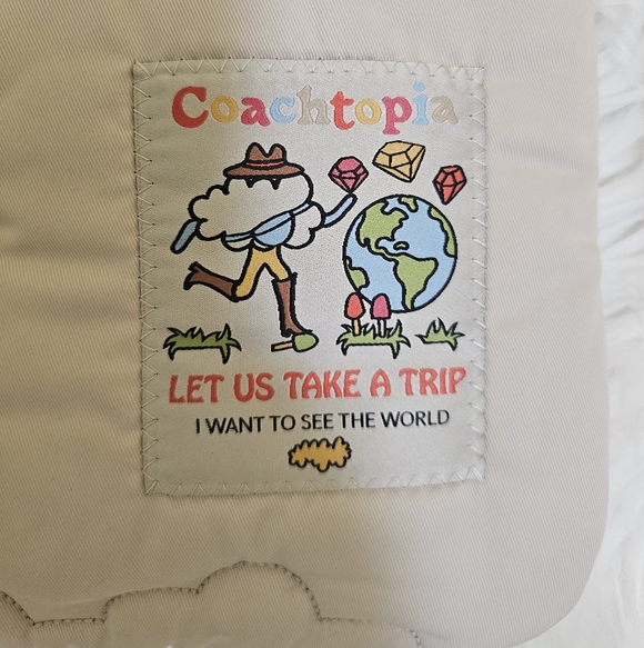 Coachtopia Loop Flat Tote with Cloud Quilting - Picture 4 of 14